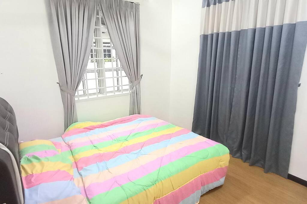 Single Storey 12 Pax Rumah percutian