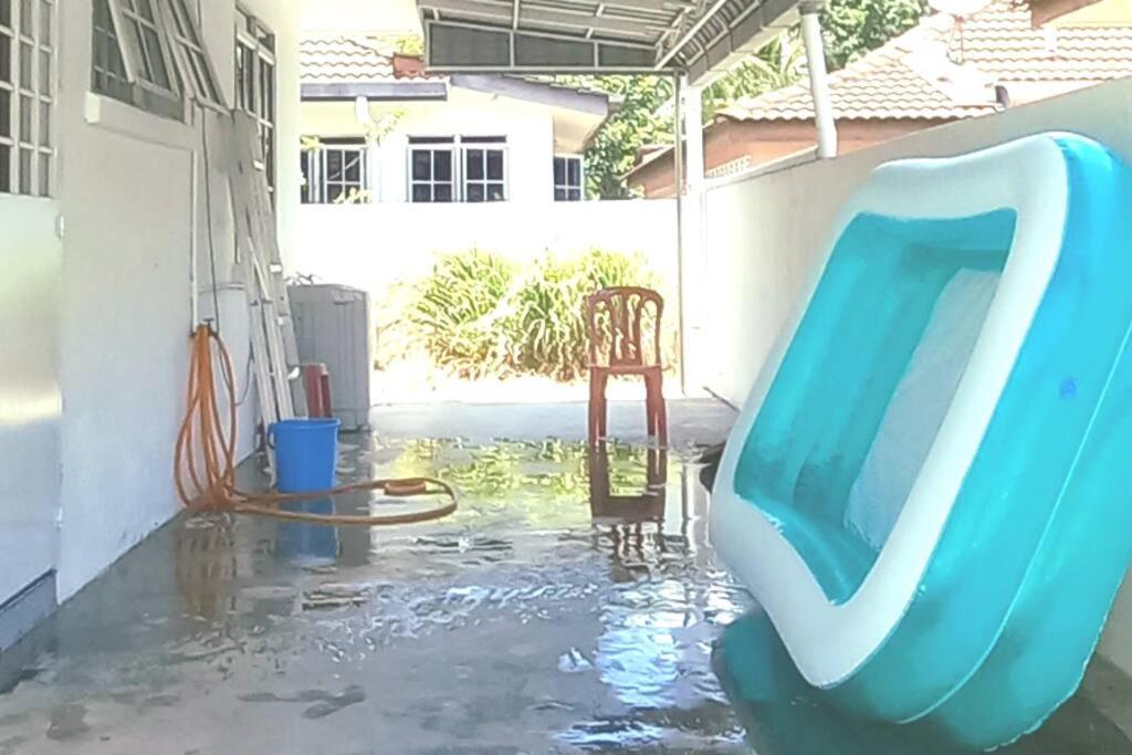 Single Storey 12 Pax Rumah percutian